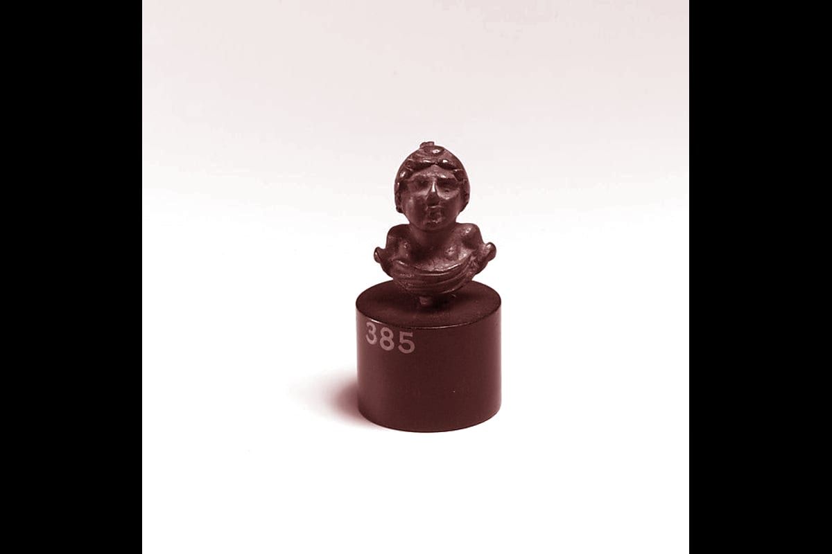 Portada del archivo: Bronze portrait bust of a girl, de Anónimo