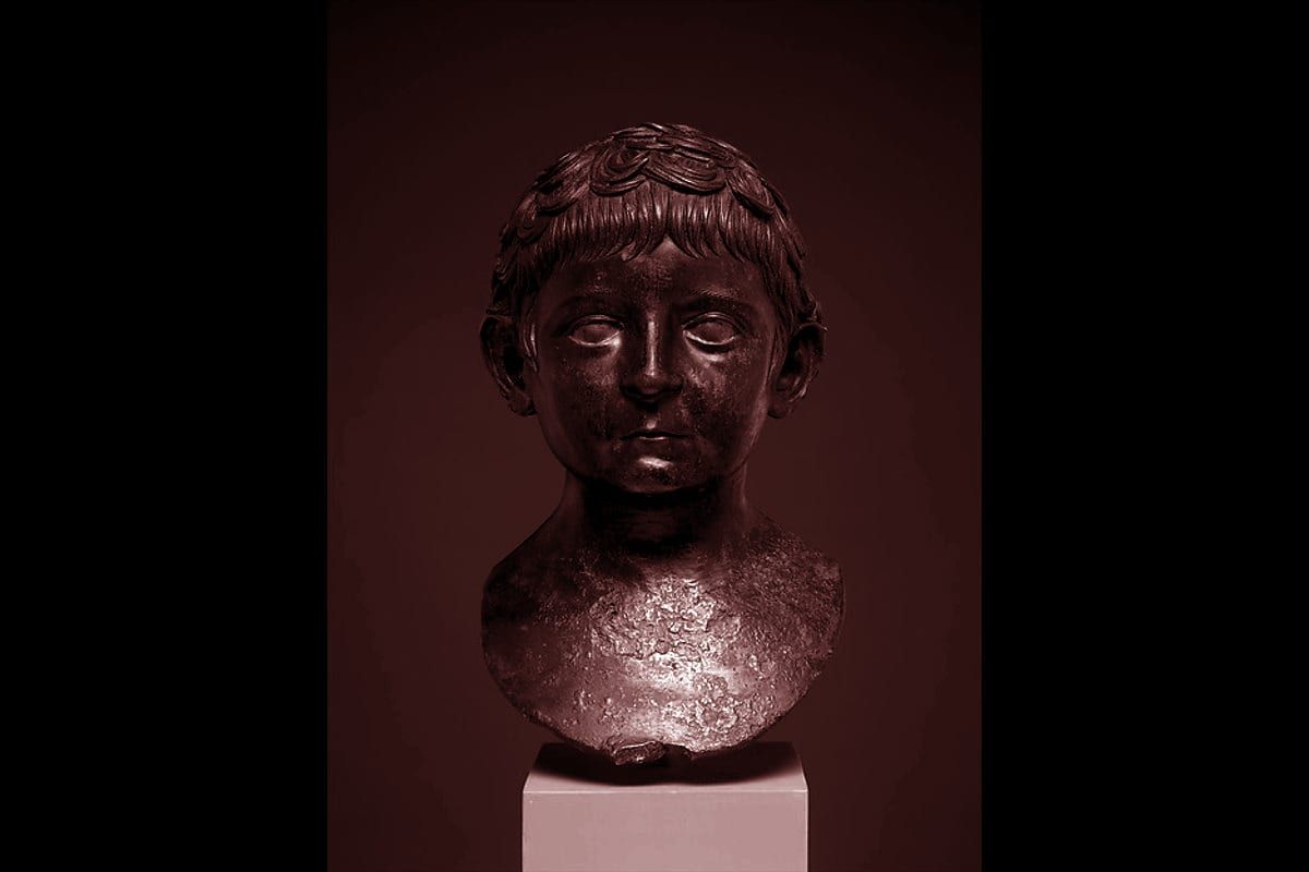 Portada del archivo: Bronze portrait bust of a young boy, de Anónimo